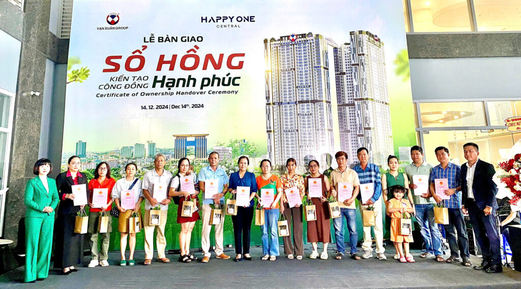 Cư dân Happy One Central nhận sổ sớm vượt kỳ vọng